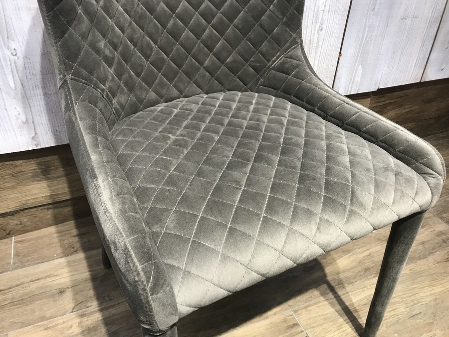 Moda en Casa（モーダエンカーサ）】ベルベッド素材のダイニングチェア