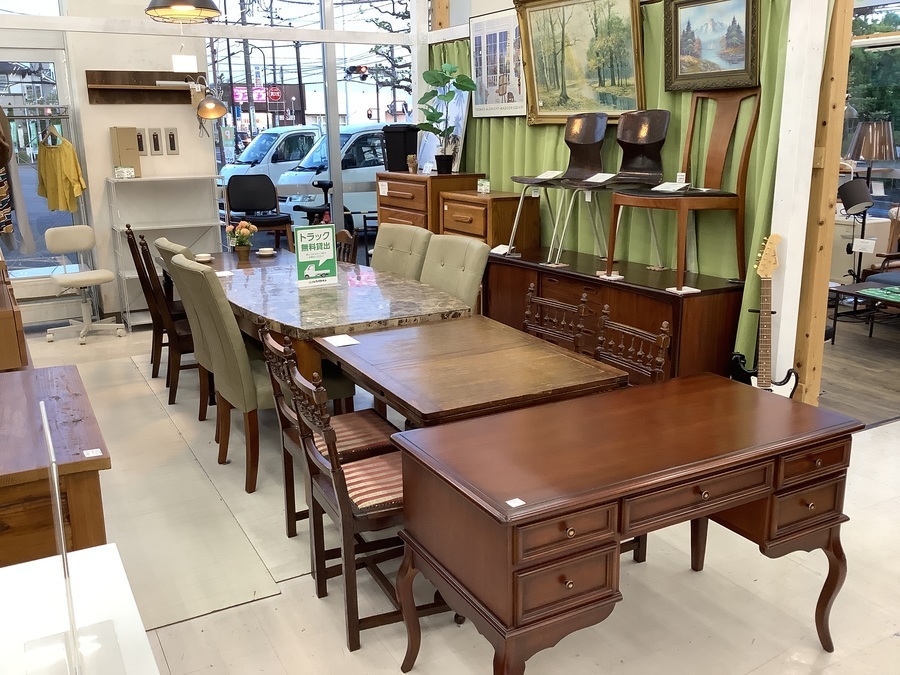 IDC大塚家具】モダンデザインの代表作、バルセロナチェアが入荷しま