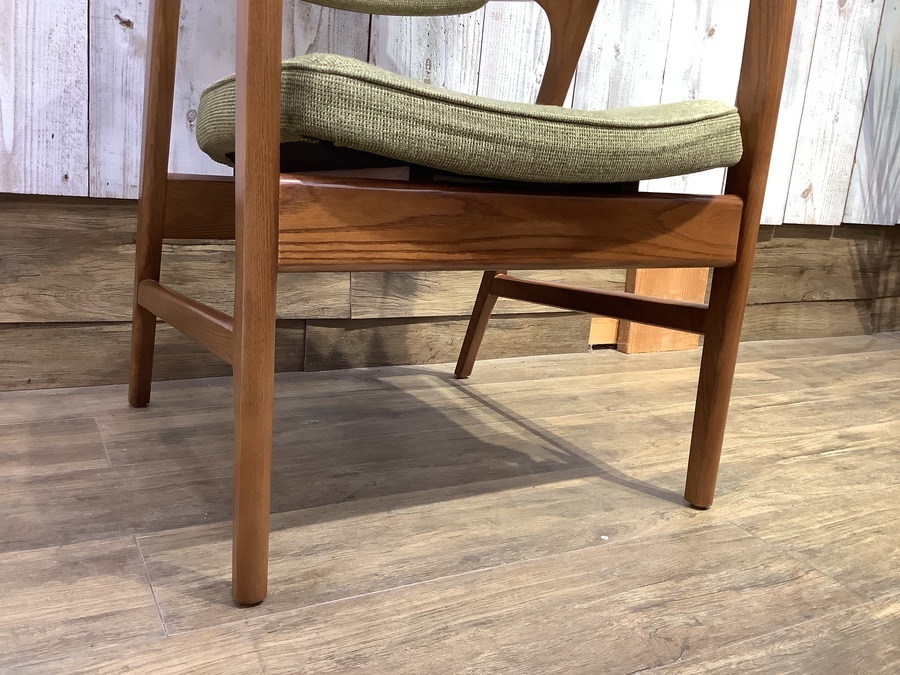 ACME Furniture（アクメファニチャー）】ゆったりとした座り心地の