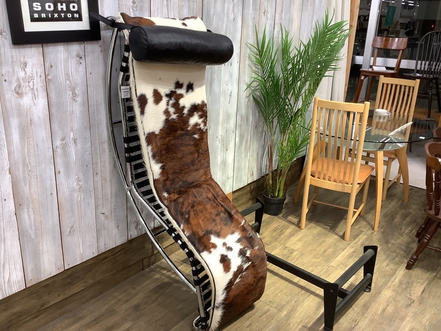 ル・コルビジェデザインのシェーズロング（LC4・ポニースキン・リ