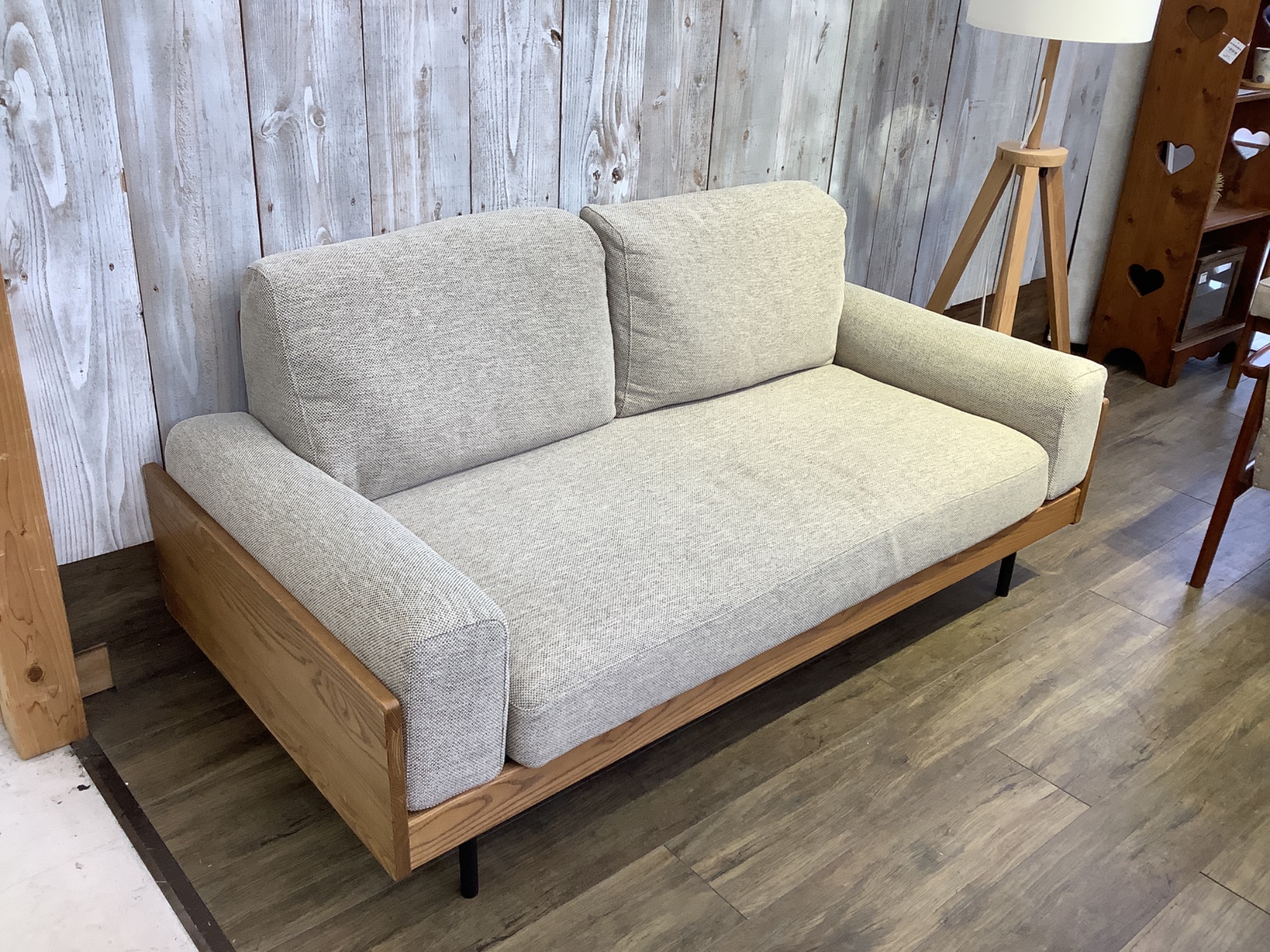 unico（ウニコ）】木のぬくもりとカジュアルなデザインが特徴的な