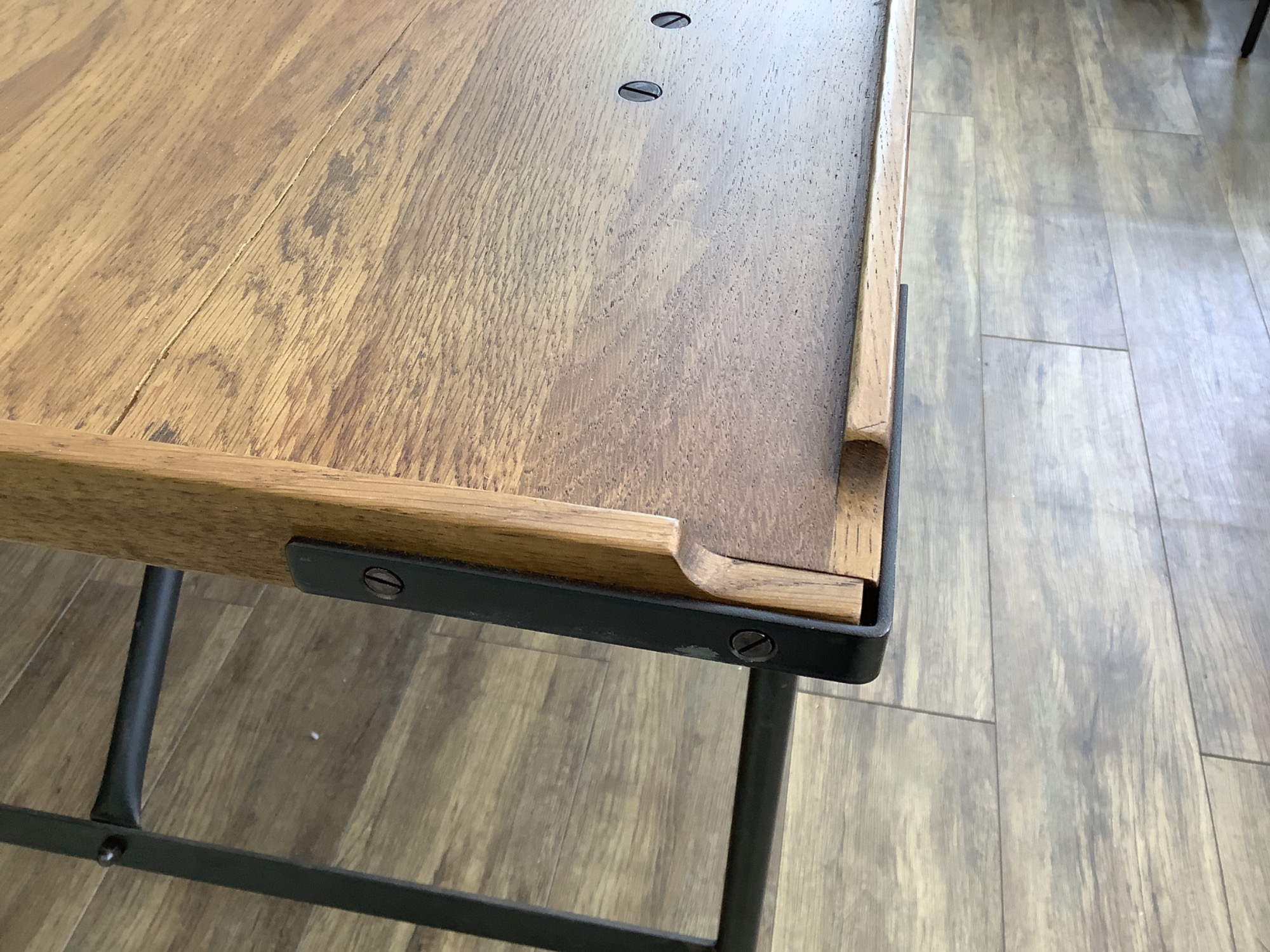 ACME Furniture（アクメファニチャー）】インダストリアルデザインの