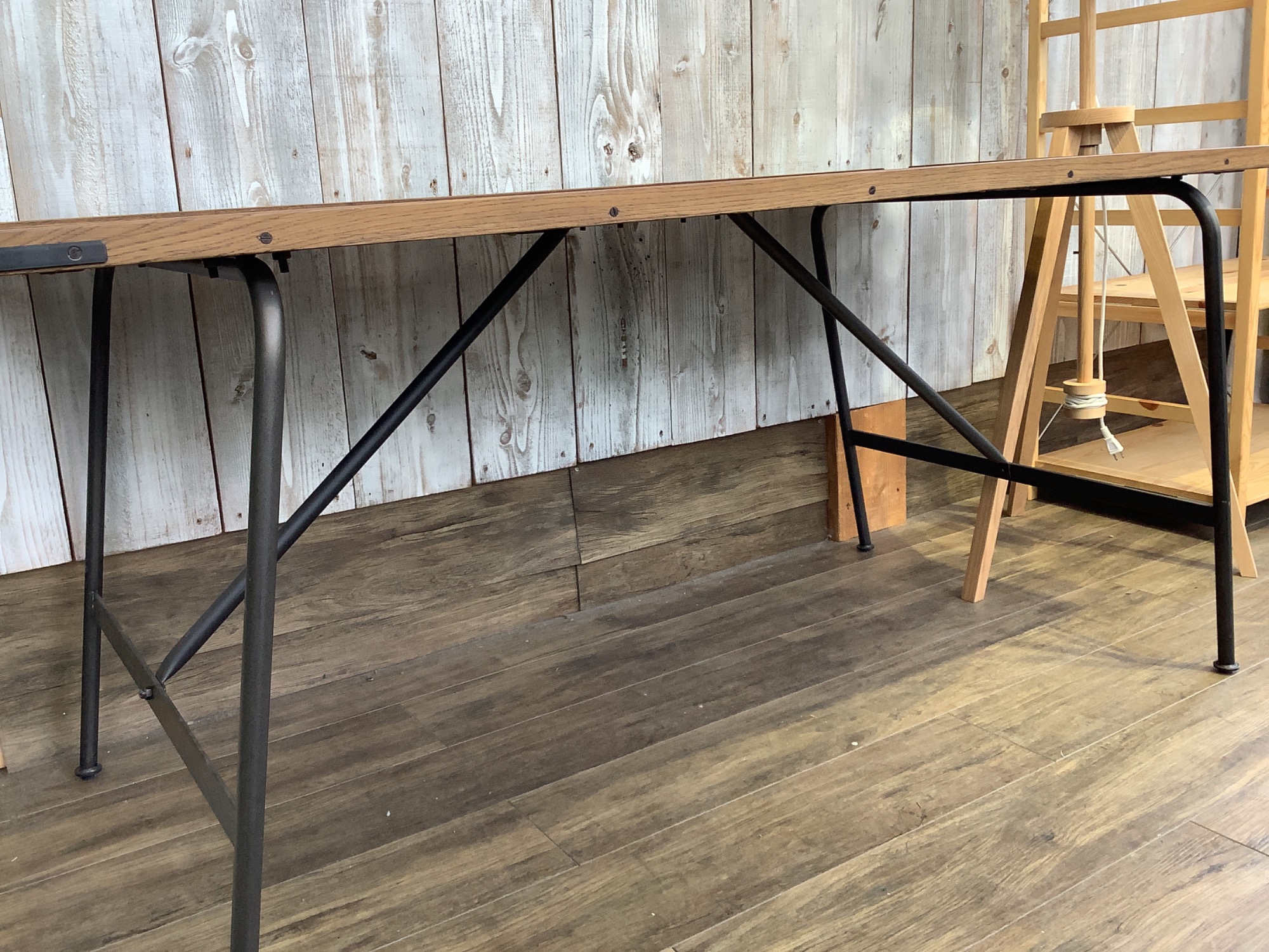 ACME Furniture（アクメファニチャー）】インダストリアルデザインの