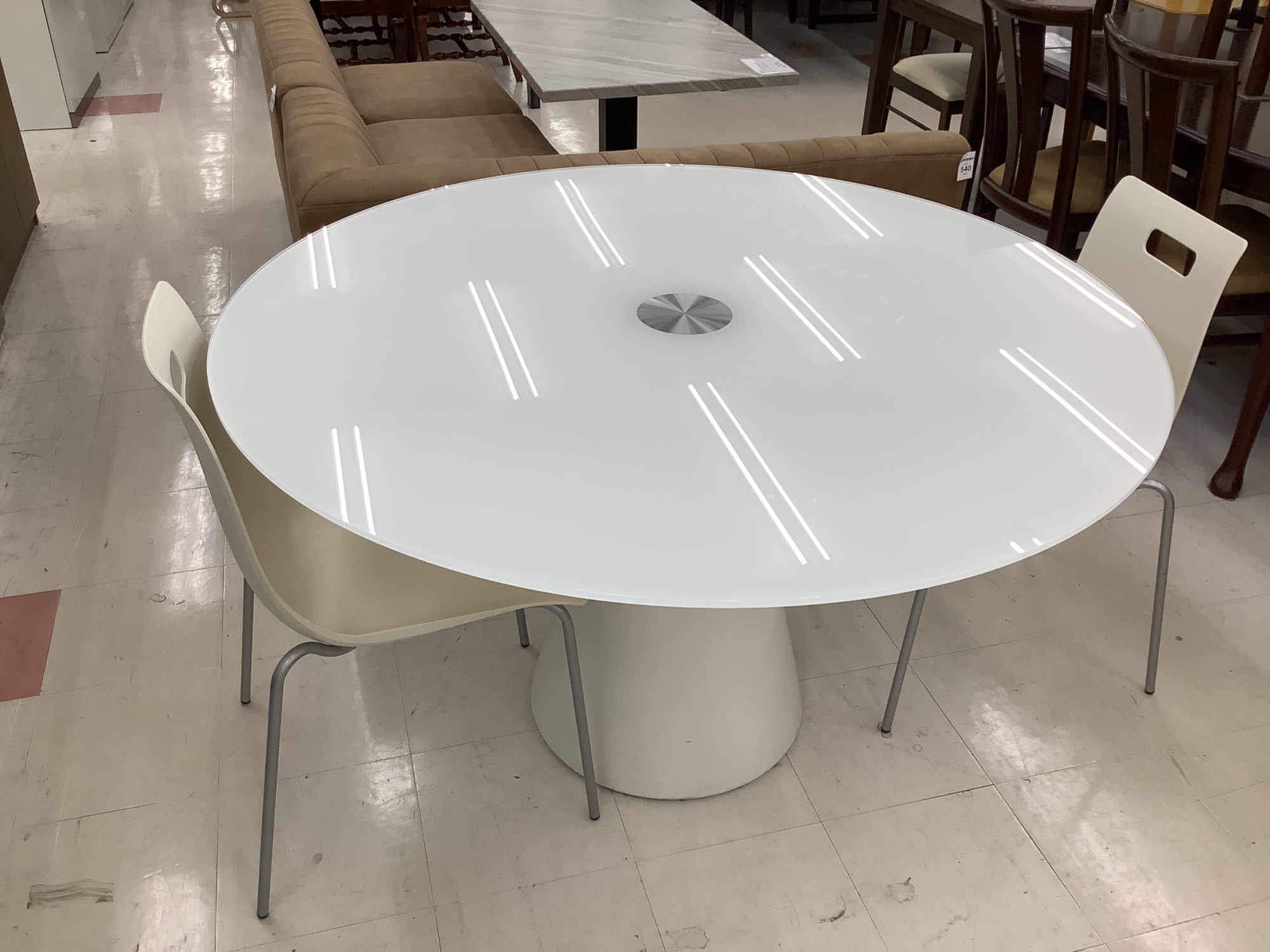 スマホで購入】BoConcept (ボーコンセプト) ダイニングテーブル