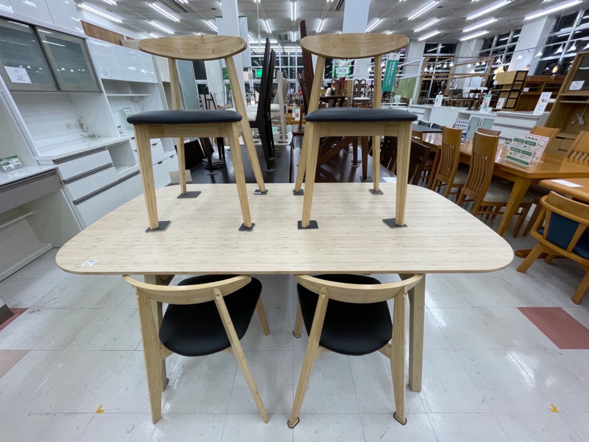 IKEA(イケア)のダイニングセット HANSOLA(ハンソーラ) VOXLOV