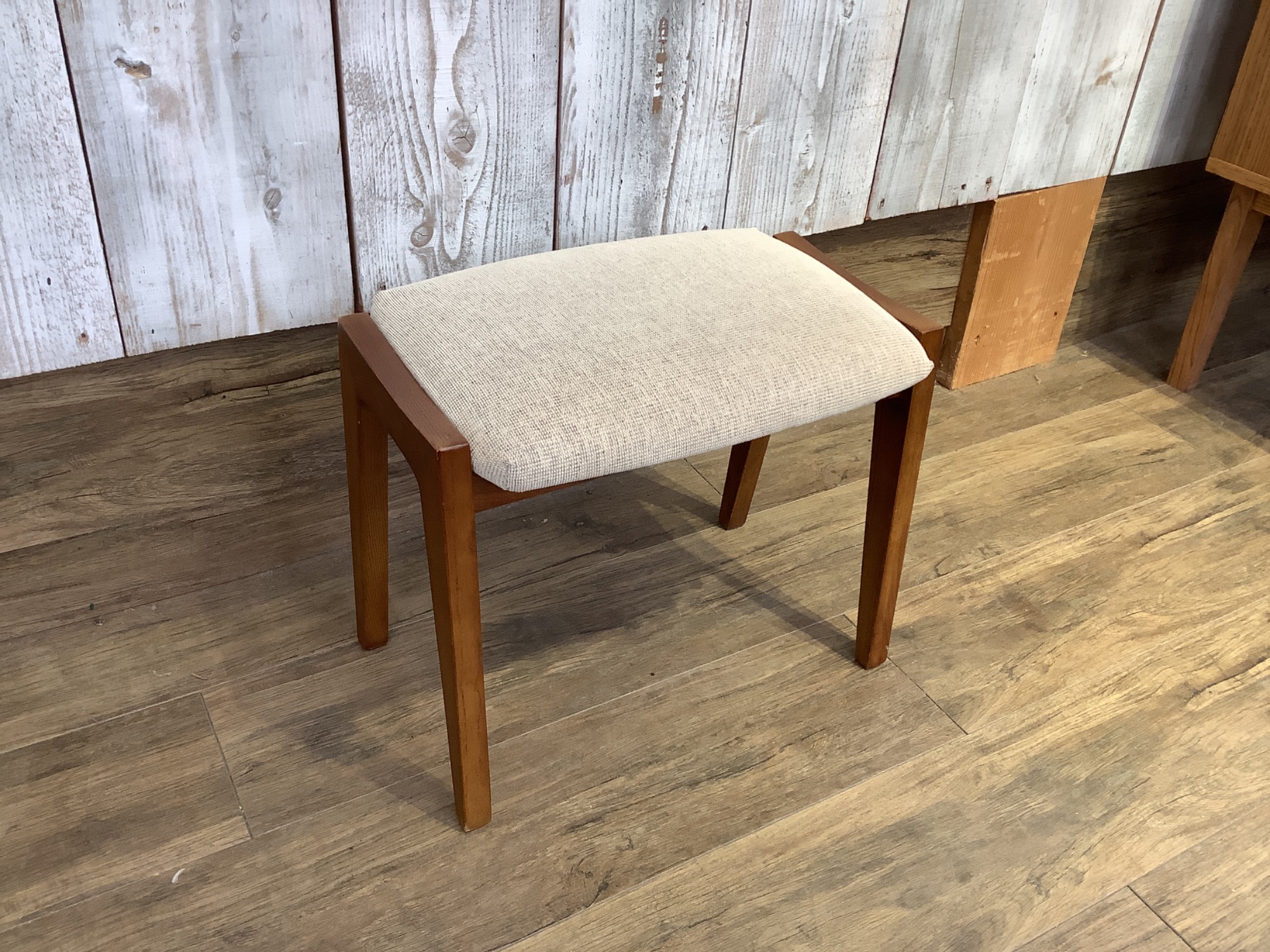 unico（ウニコ）】北欧ビンテージスタイルのコンパクトなドレッサー