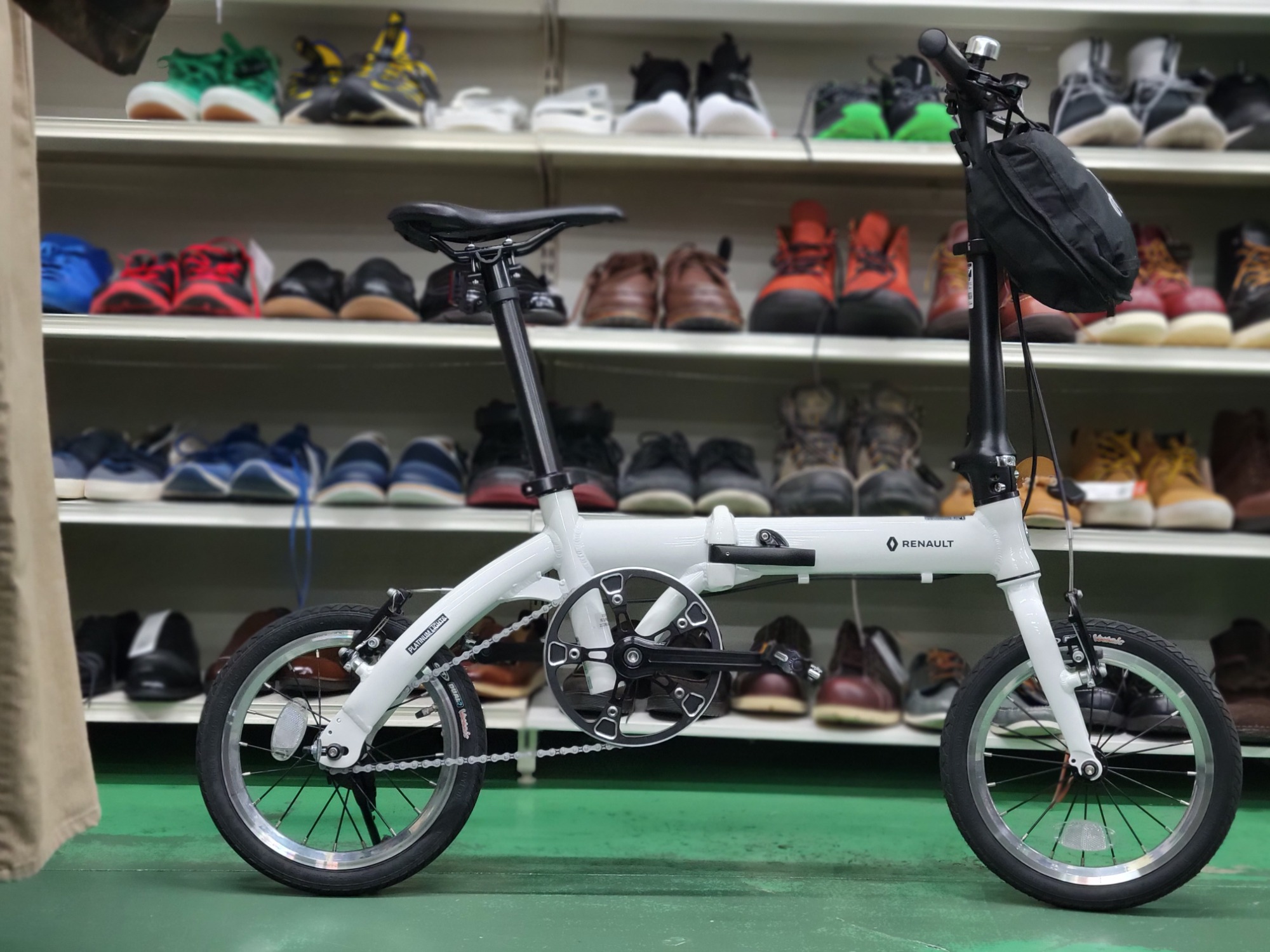 RENAULT/ルノー】PLATINUM LIGHT6(プラチナライト6) が買取入荷いたし