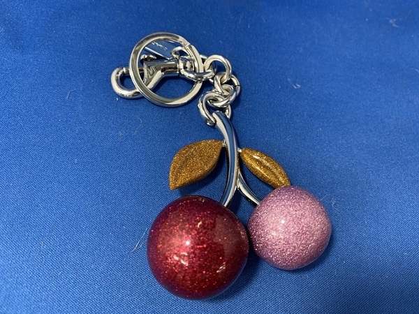 COACHコーチ チェリー型バックチャームを買取入荷致しました
