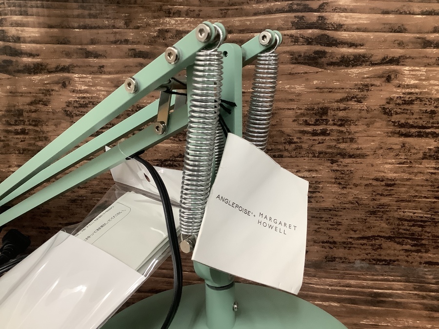 イギリスでは定番の形のデスクランプでおしゃれ！！MARGARET HOWELL