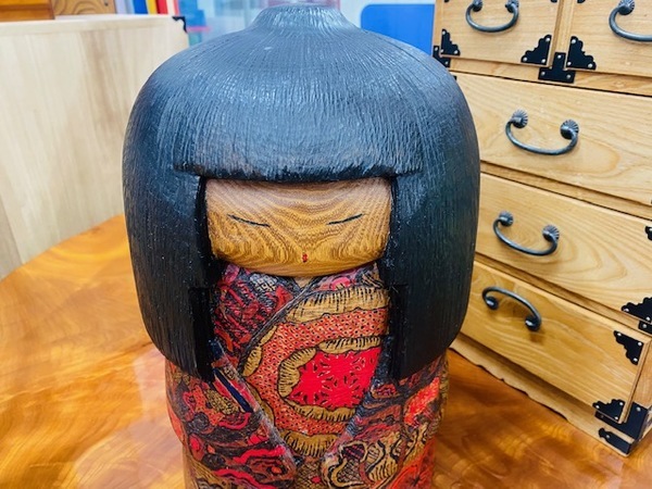 石原 日出男 作 細かい彫刻が魅力的なこけしが入荷です！ ｜2022年03月