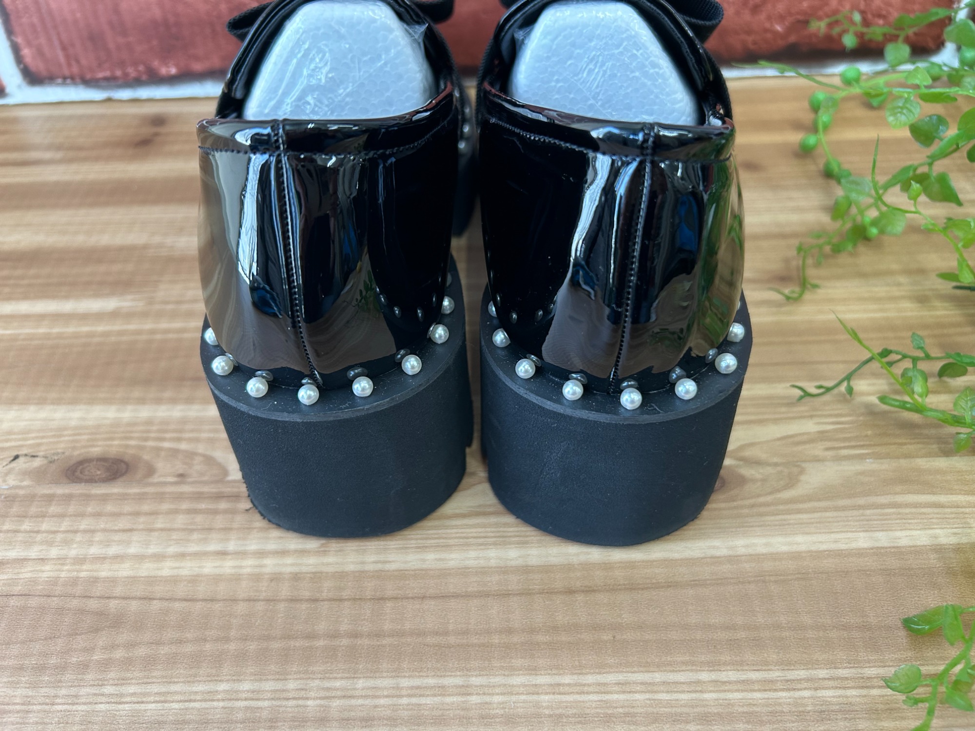 Akiron（アキロン） × DONOBAN （ドノバン）のパールリボンローファー