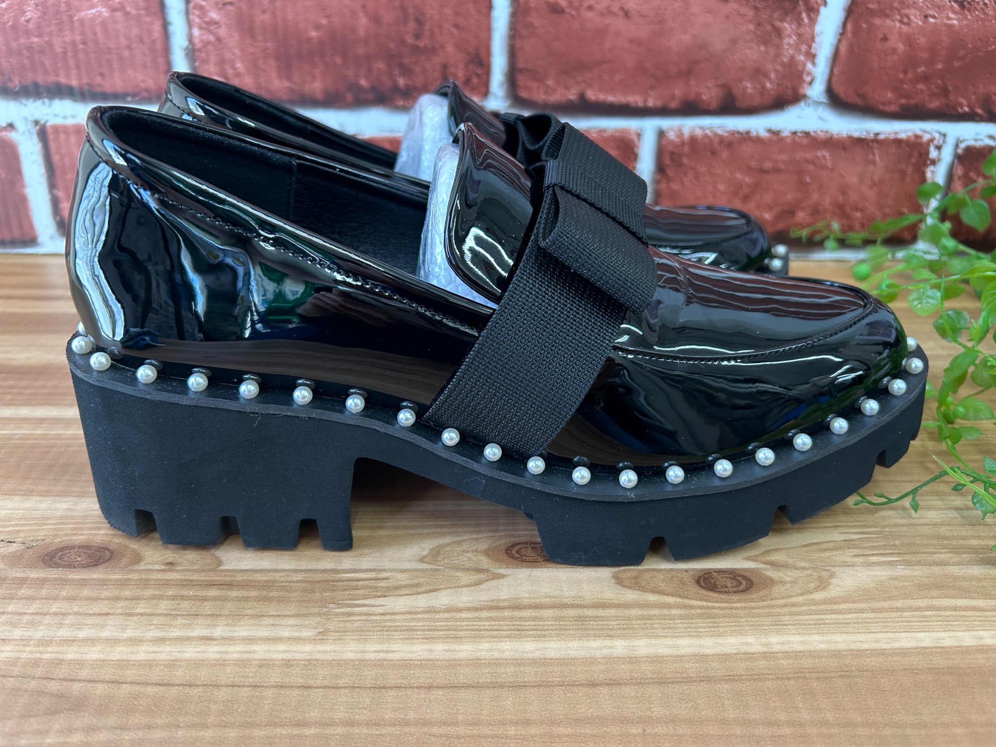 Akiron（アキロン） × DONOBAN （ドノバン）のパールリボンローファー