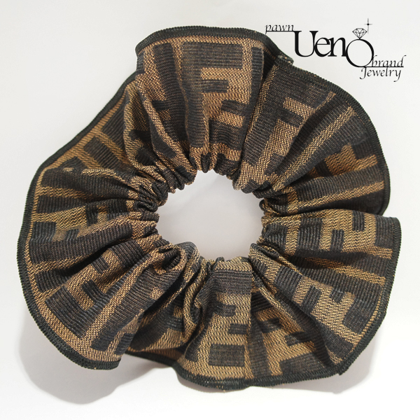 Sold Out－FENDI フェンディ シュシュ ズッカ柄 ヘアアクセサリー（茶