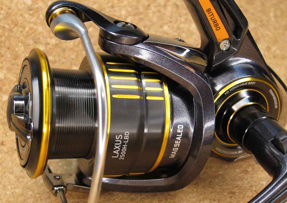 ダイワ ラグザス 2500H-LBD(2023) - フカセでチヌ！