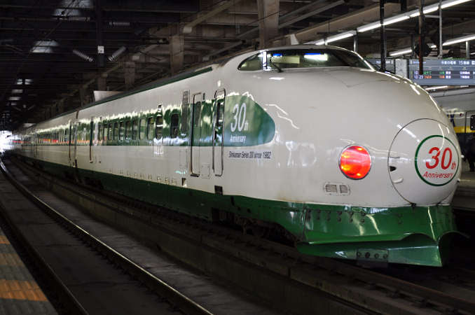 200系による「東北新幹線大宮駅開業30周年記念号」運転