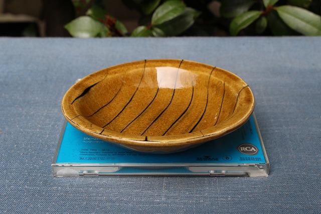 兵庫県神戸市で作陶されている十場天伸（つくも窯）さんのスリップ