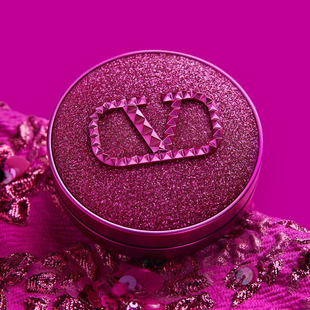 ヴァレンティノ ビューティから、「GO クッション グロウ」にピンク