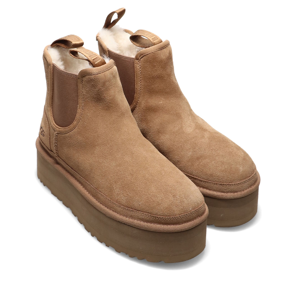 UGG®️から、今年の大本命！新作“厚底”ムートンブーツ「ニューメル