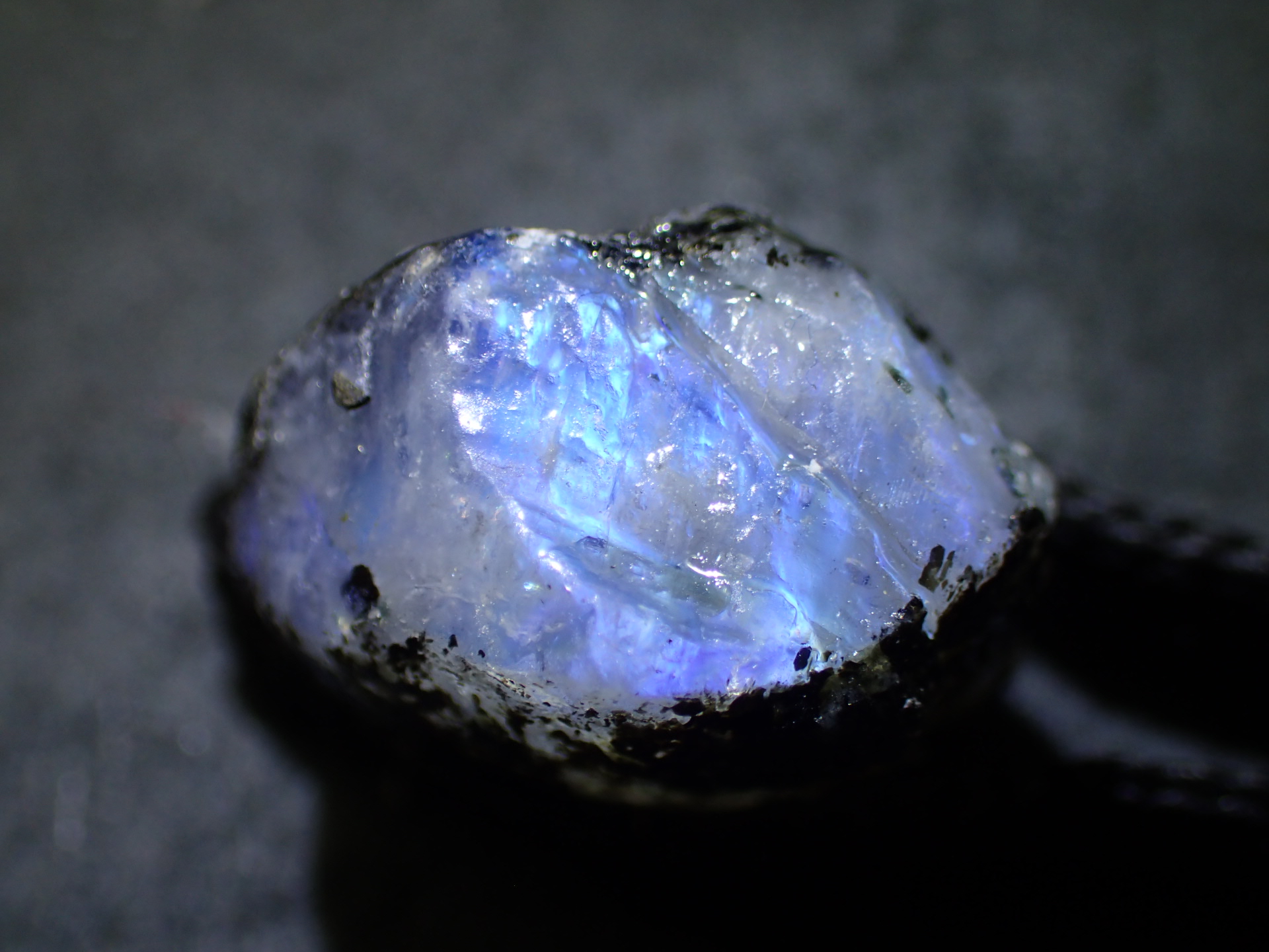 最高品質ロイヤルムーンストーン原石 スリランカ 産 ｜石の販売専門店