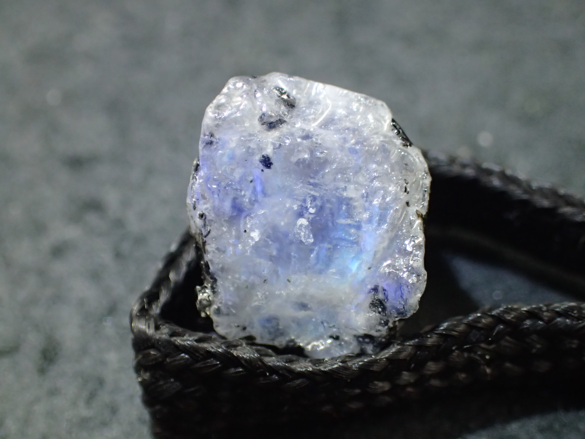 最高品質ロイヤルムーンストーン原石 スリランカ 産 ｜石の販売専門店