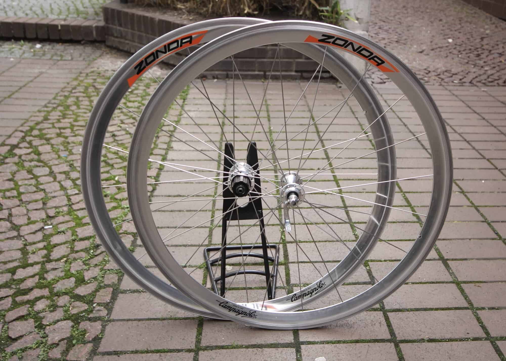 Campagnolo Zonda / 8 Sp / 700C / Clincher - velowizard.com