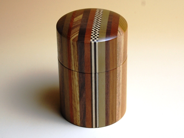 寄木無垢丸茶筒 シマ 商品詳細｜寄木細工・箱根細工｜いづみやがお届け