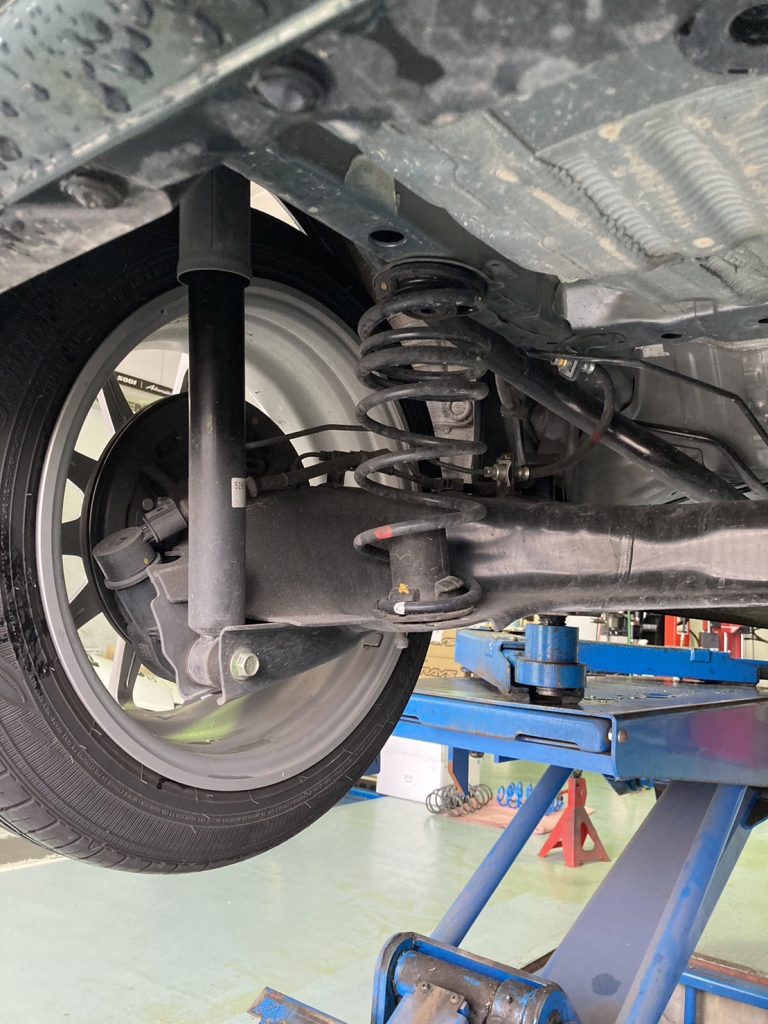 N-ONEにダウンサス取り付け | 山本タイヤ