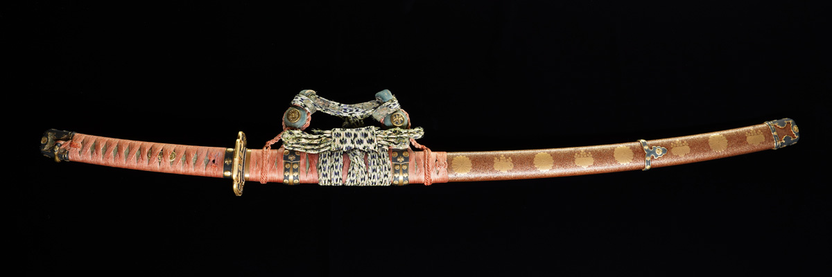 太刀拵】 金梨子地菊桐紋散金蒔絵鞘糸巻太刀拵 (特別保存刀装)<span