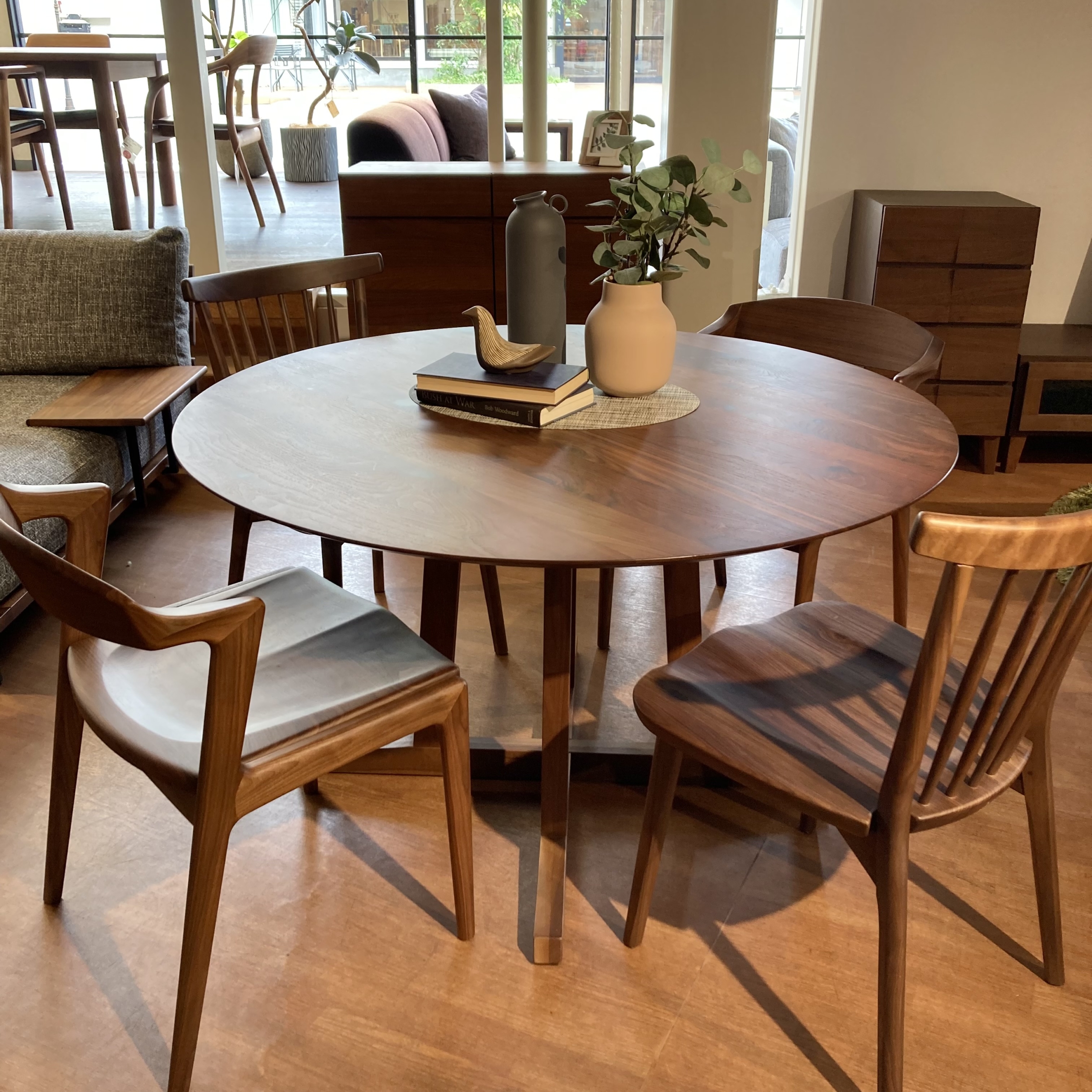 円形テーブル Aステージ – 商品カタログ