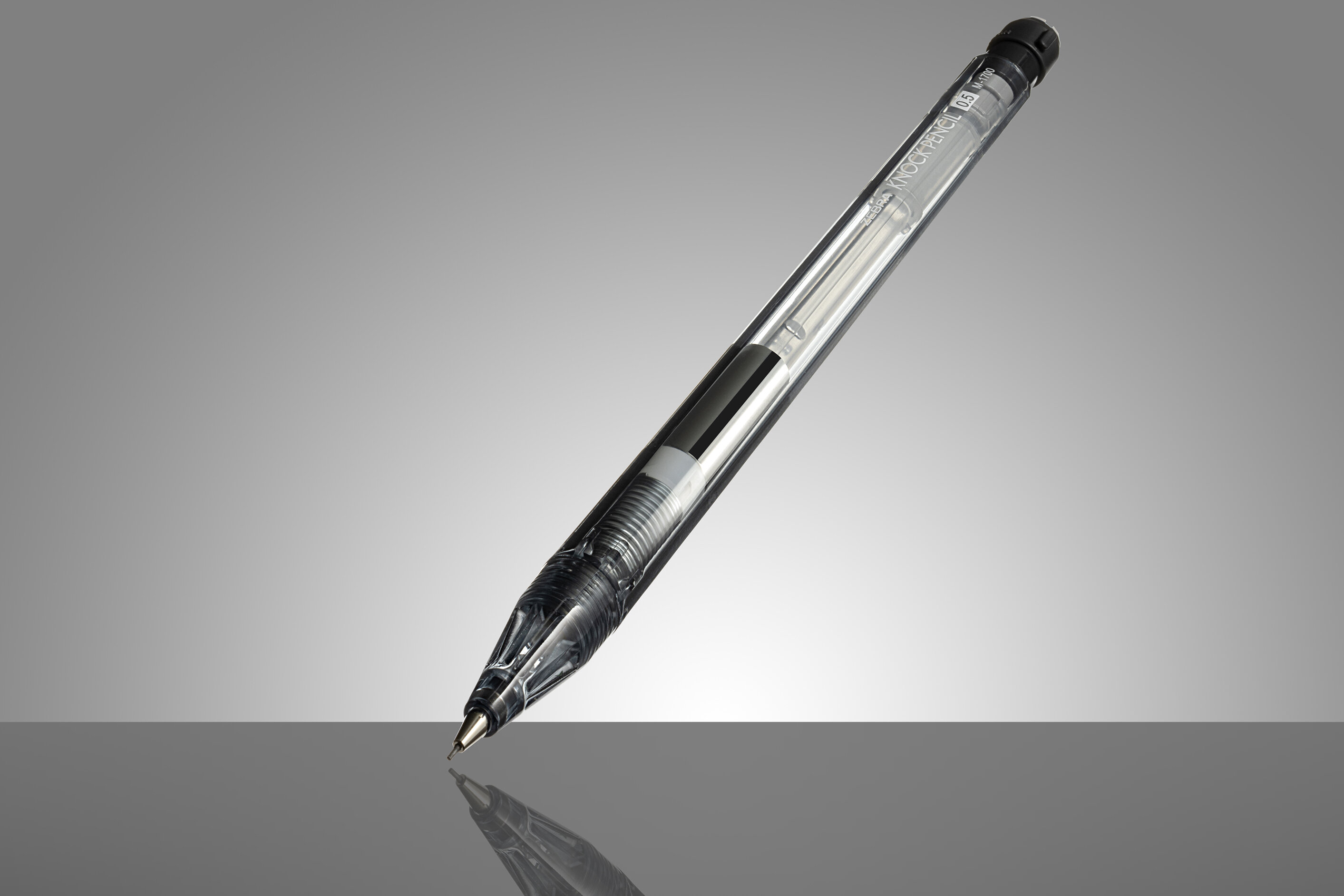 軽くて使いやすい鉛筆型のシャープペン『ノックペンシルM-1700