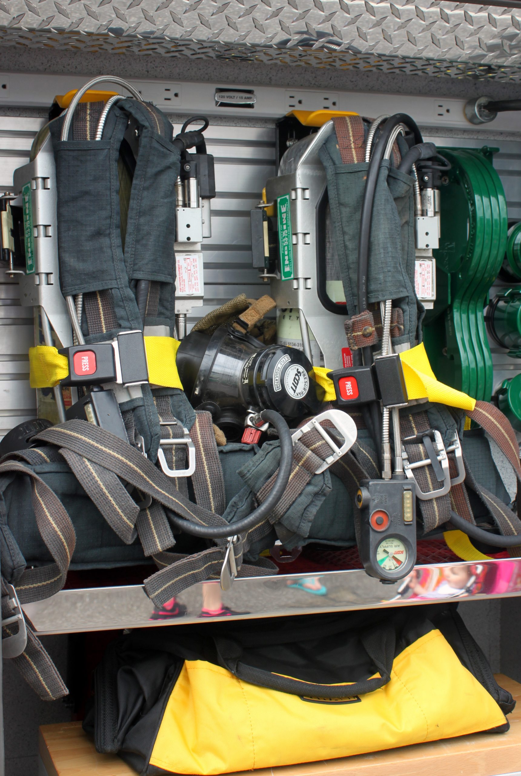 WALKAWAY Bracket for 4500/5500 PSI Cylinders | Ziamatic Corp