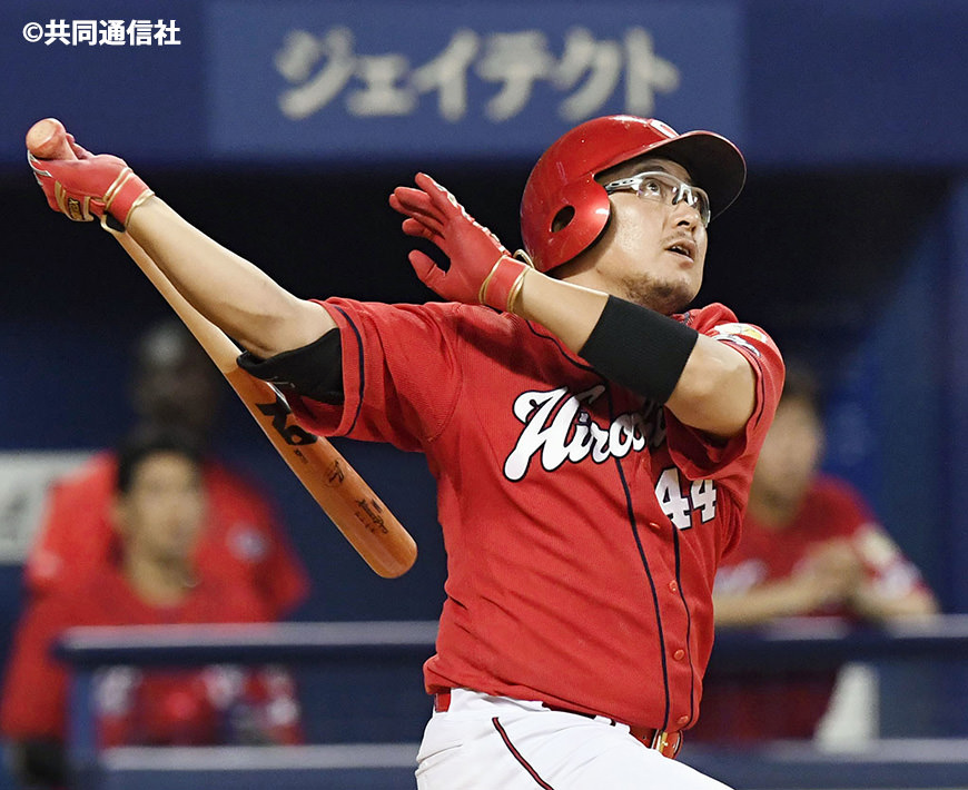 打率3割2分6厘。広島・松山竜平の代役力。V2危機を救った男に「影のMVP