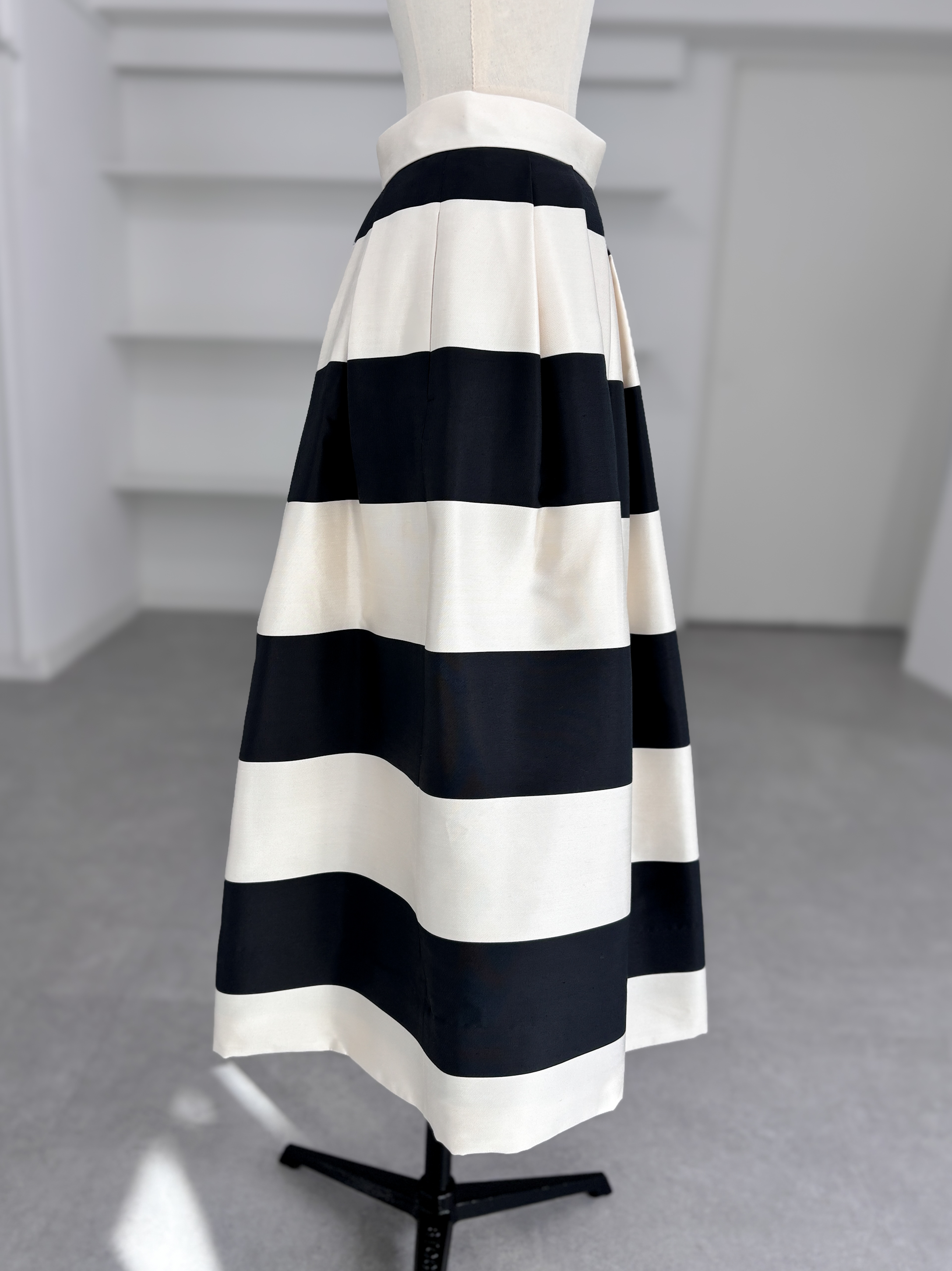 Anna Silk Big Border | SHE Tokyo online shop