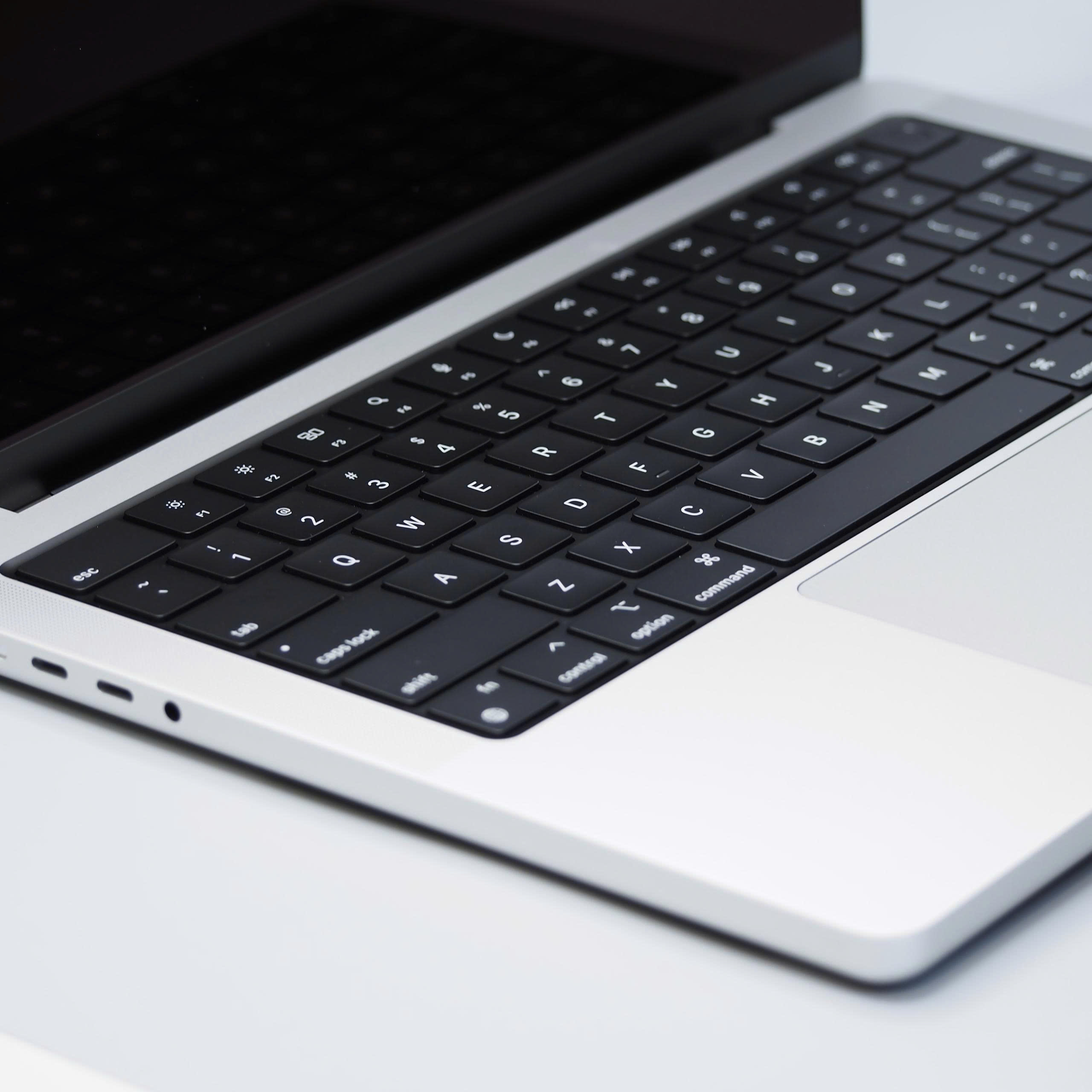 再入荷 Macbook Pro (14-inch, 2021) Apple M1Pro 32GB/1TB シルバー