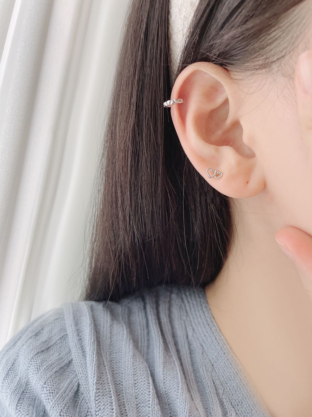 Surgical] Embossed Half Hoop Ring Piercing (2 Colors) 16G 韓国