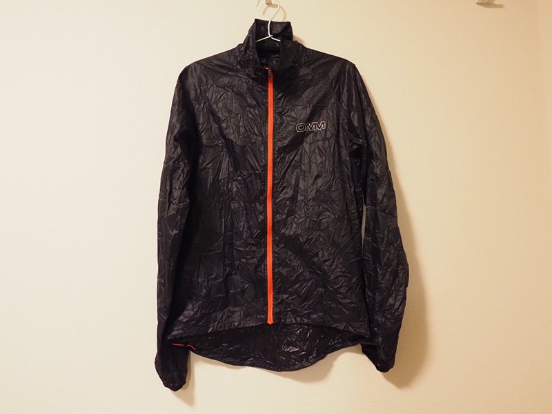 OMM Sonic Jacket。いなり寿司サイズにもなる超軽量のウインド