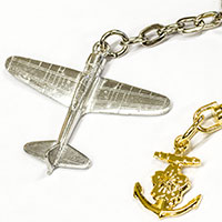 メタル製キーホルダー 2点セット （零戦と桜錨） - 戦艦大和ショップ