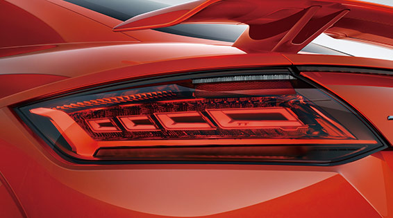 アウディの有機ELランプがすごい！量産車で初めてオプション設定｜機能