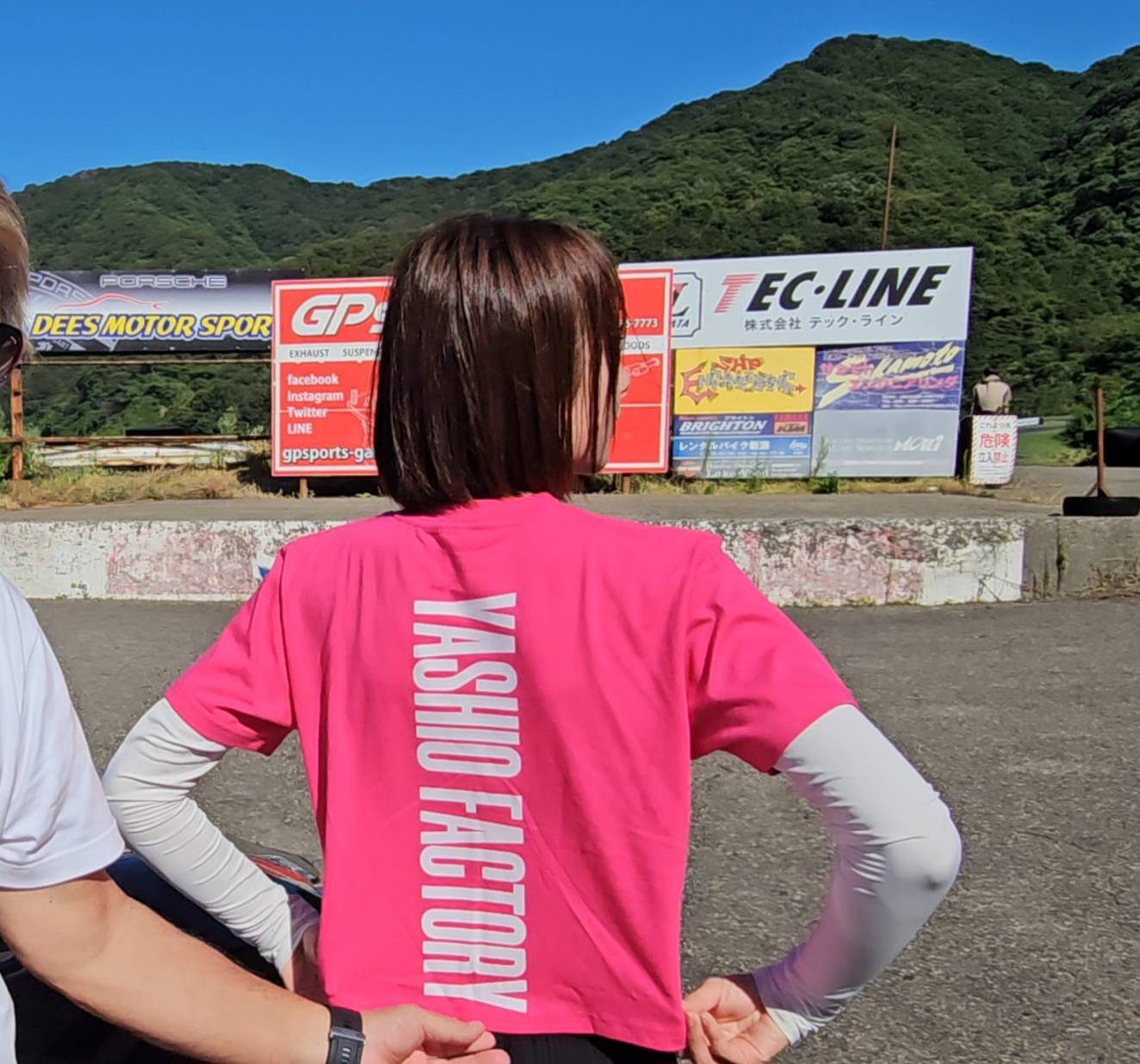 YASHIO FACTORY ARISA Tシャツ ピンク - ヤシオファクトリー