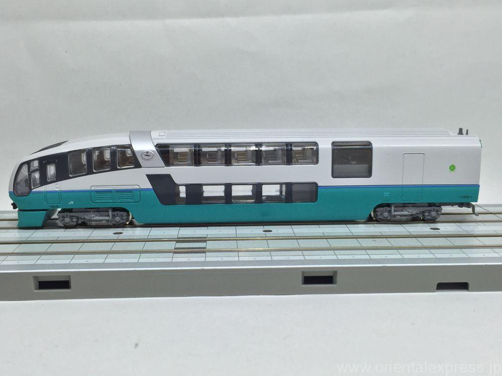 251系 スーパービュー踊り子 新塗装 入線です。KATO 10-474/475