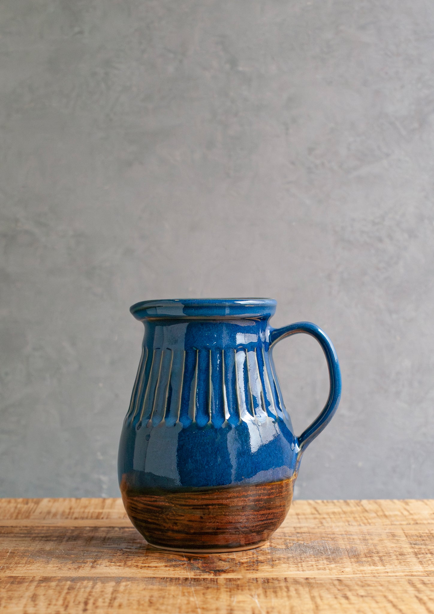 フラワーベース】群言堂 しのぎピッチャー｜嶋田窯 – &YOUKAEN (アンド