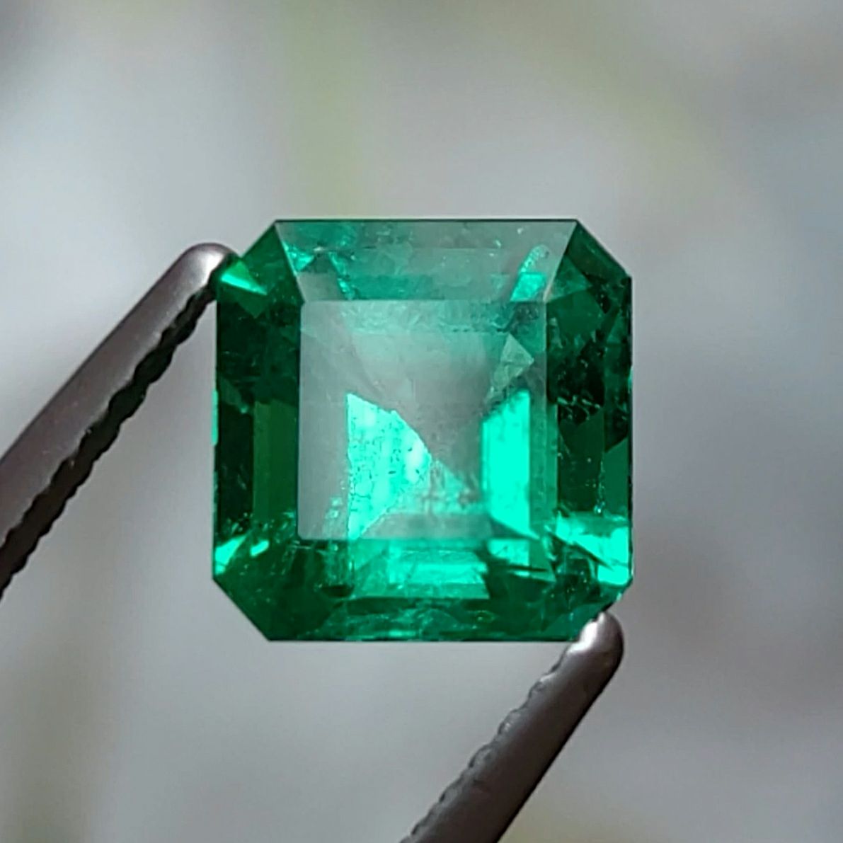 コロンビア産エメラルド2.41ct(中央宝石研究所宝石鑑別書付) | ユア