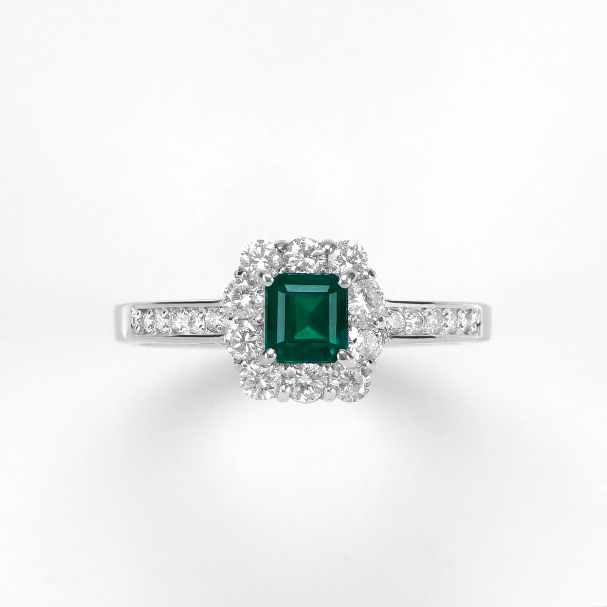 コロンビア産エメラルド0.48ctプラチナリングダイヤ0.47ct付(中央宝石