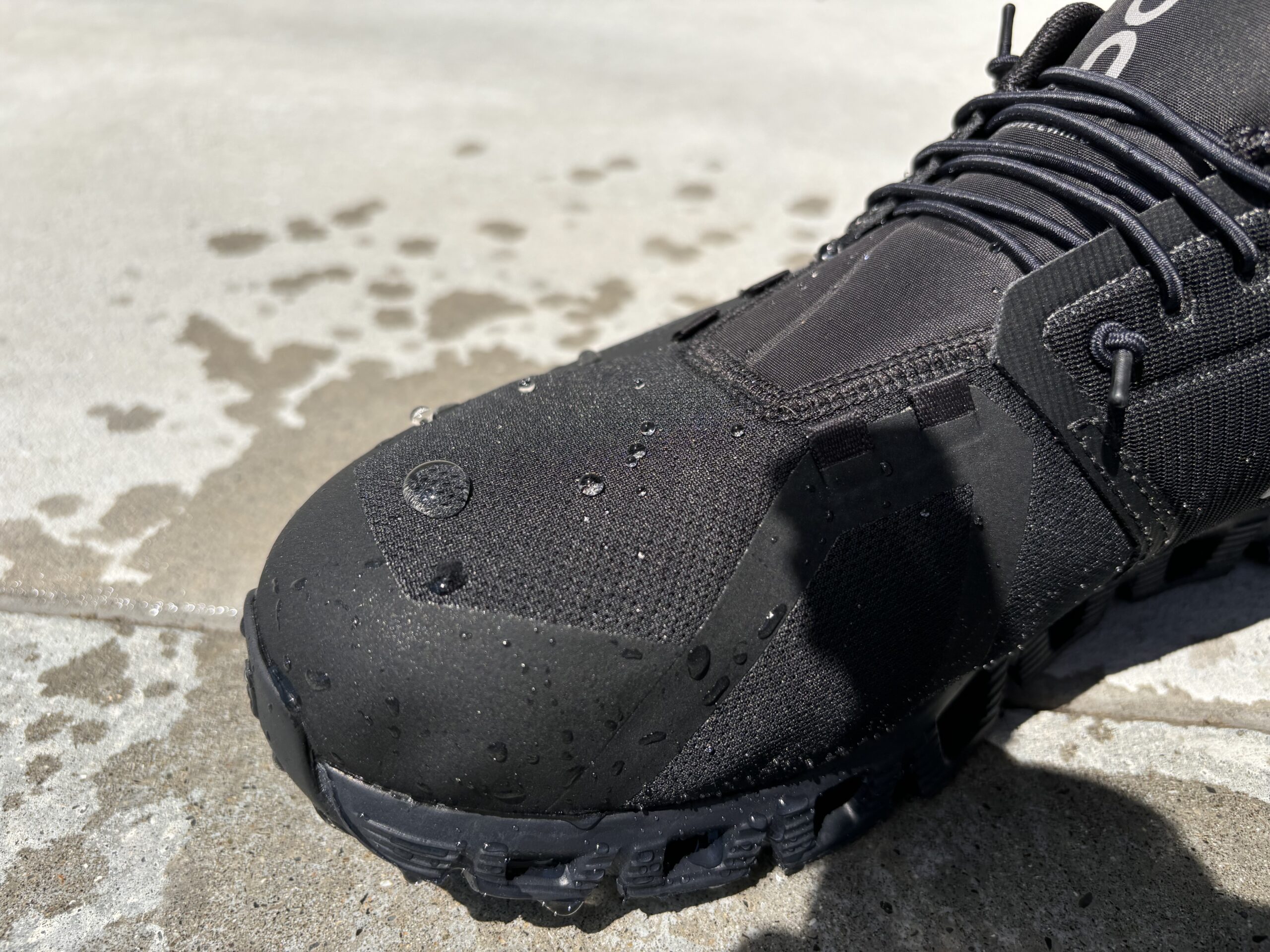 On Cloud5 Waterproof レビュー】台風の日でも靴下を守れるか履いて