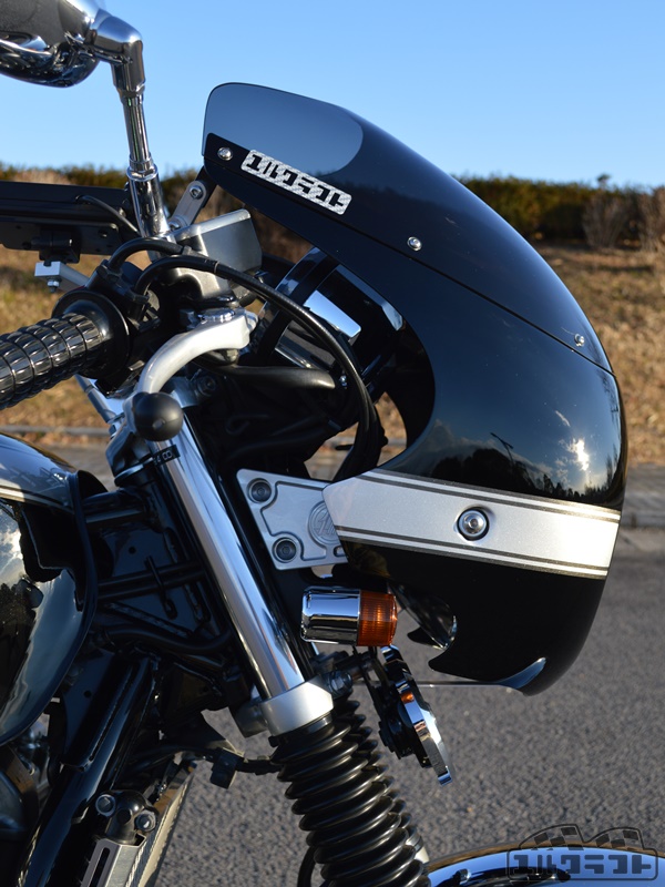 CB1100に取り付けたガルクラフトBULLETBIKINI type-Cは、ブラックに