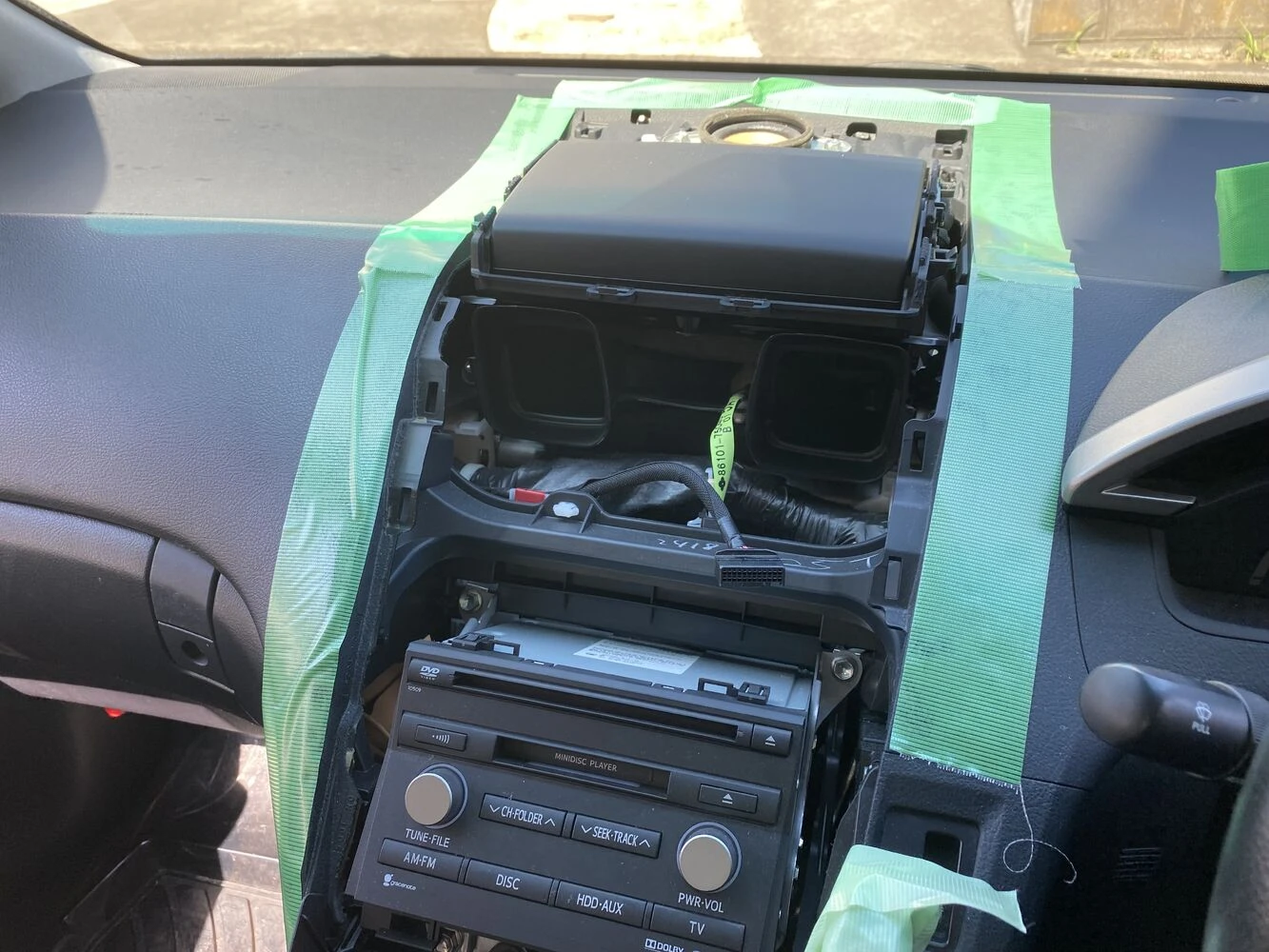 カーナビ】トヨタSAI液晶パネル交換 | ブログ | 藤沢で車のことなら優