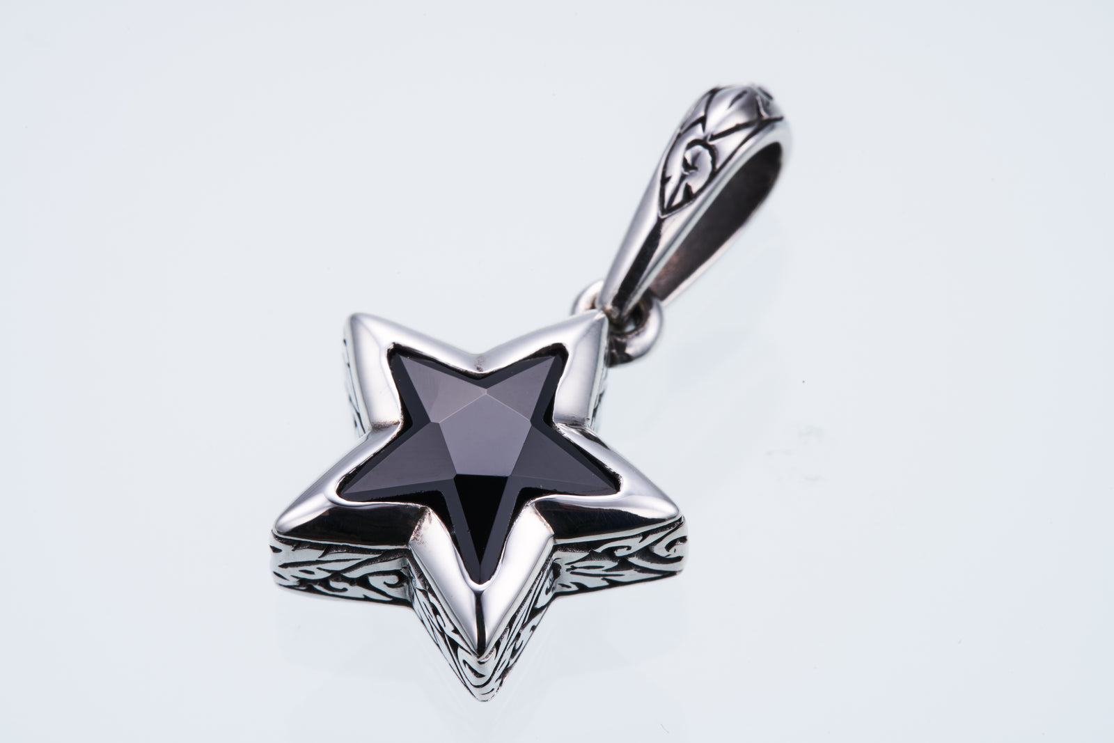 Jeweled Ivy Star Pendant : (Black CZ)｜ジュエルド・アイビー