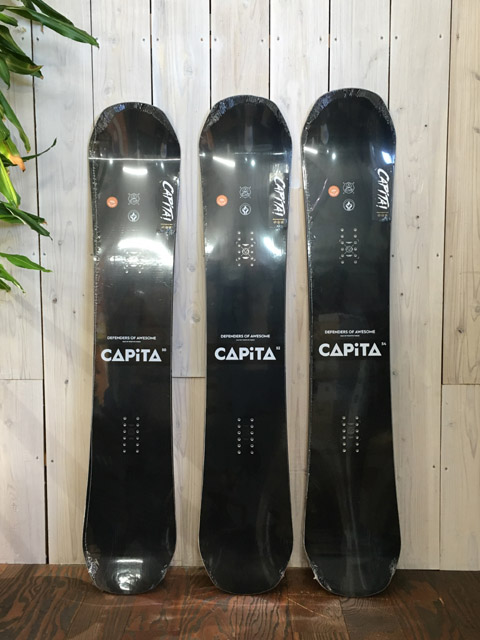 ボードスペックは同じでもグラフィックが渋い CAPiTA DOA JAPAN