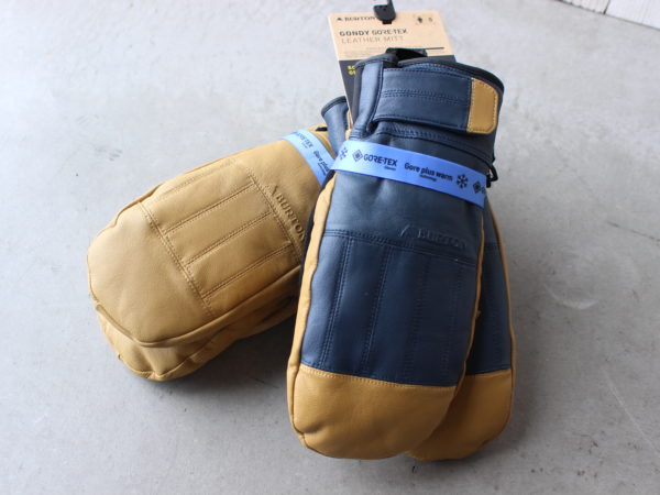テクノロジーを詰め込みまくったグローブ BURTON “GONDY GORE-TEX