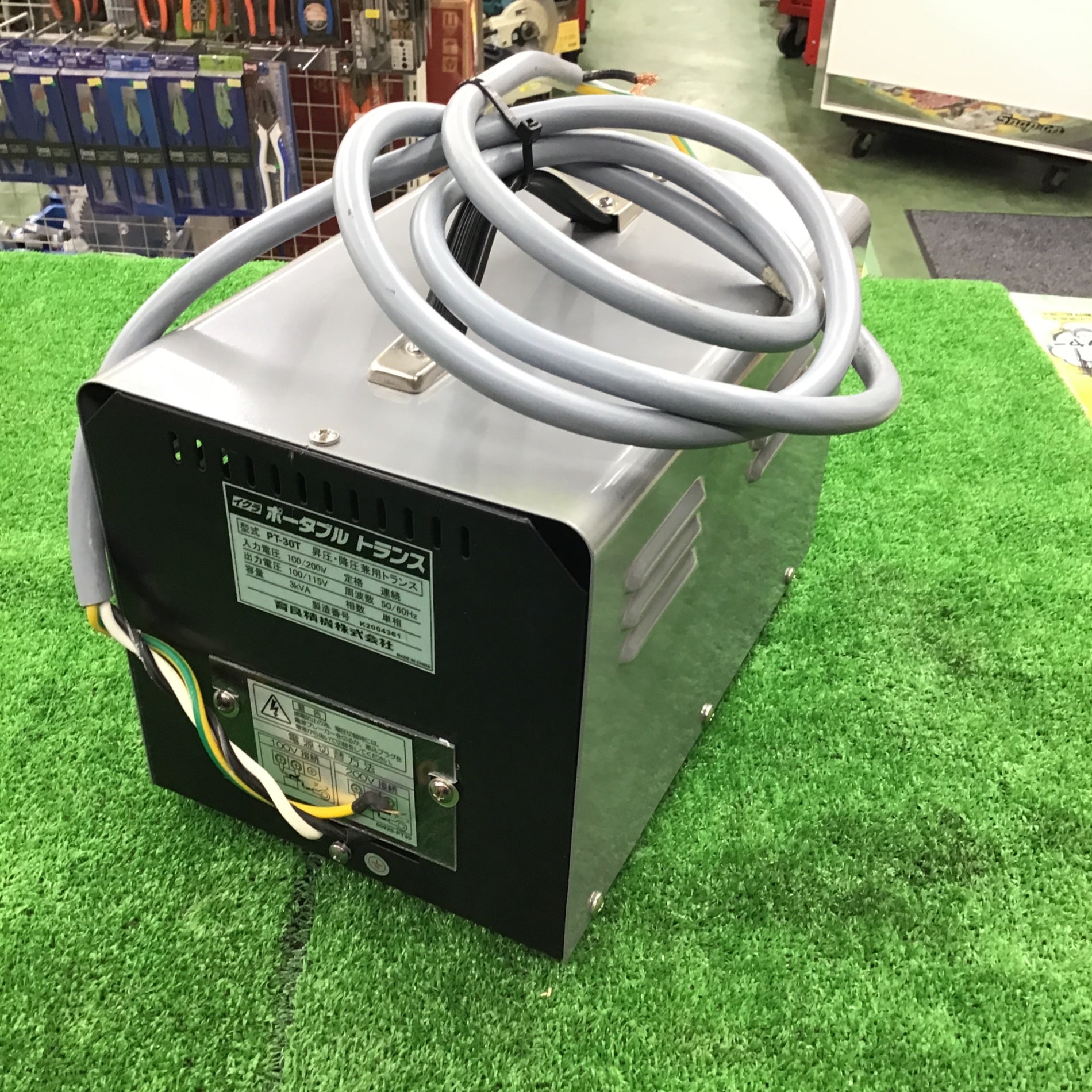 〇育良精機(IKURA) ポータブルトランス PT-30T 昇降圧兼用【桶川店
